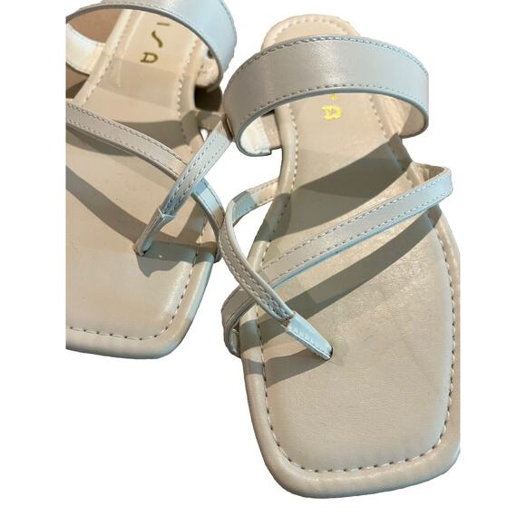 FREE W/PURCHASE UNISA Women Sandal 8.5M Thong Slide Faux Leather Off‎ White Flat - Picture 2 of 5